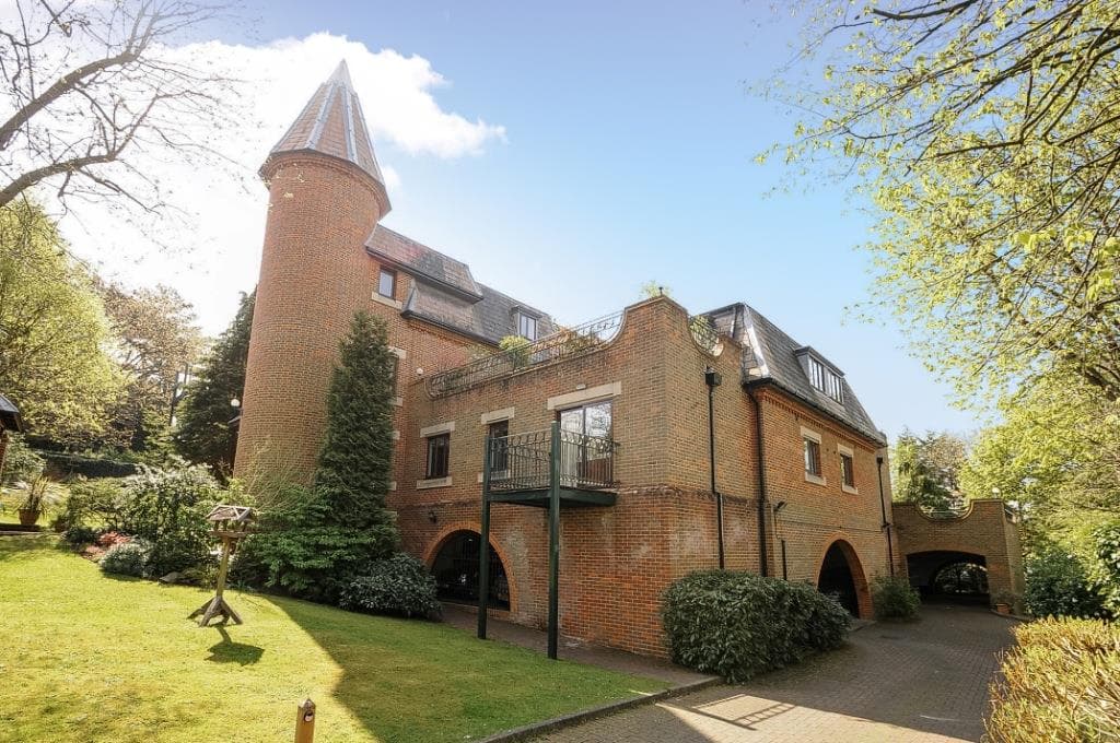 Roxborough Park, Harrow on the Hill, Middlesex, HA1 3BE