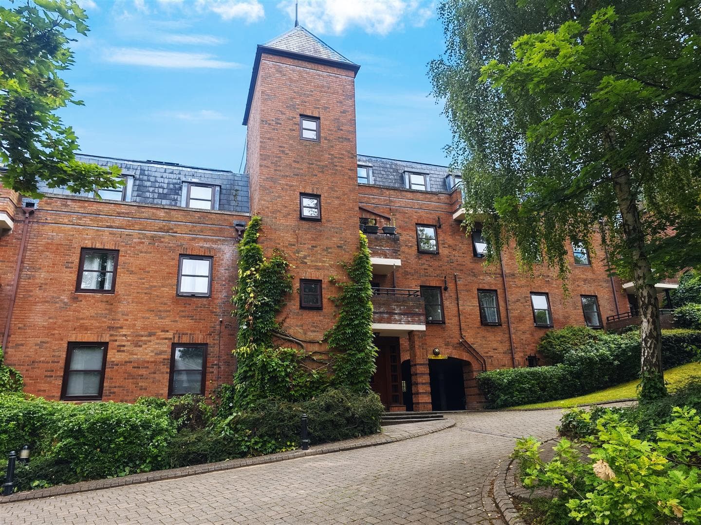 Lychgate Manor, 1 Roxborough Park, Harrow on the Hill, HA1 3YL