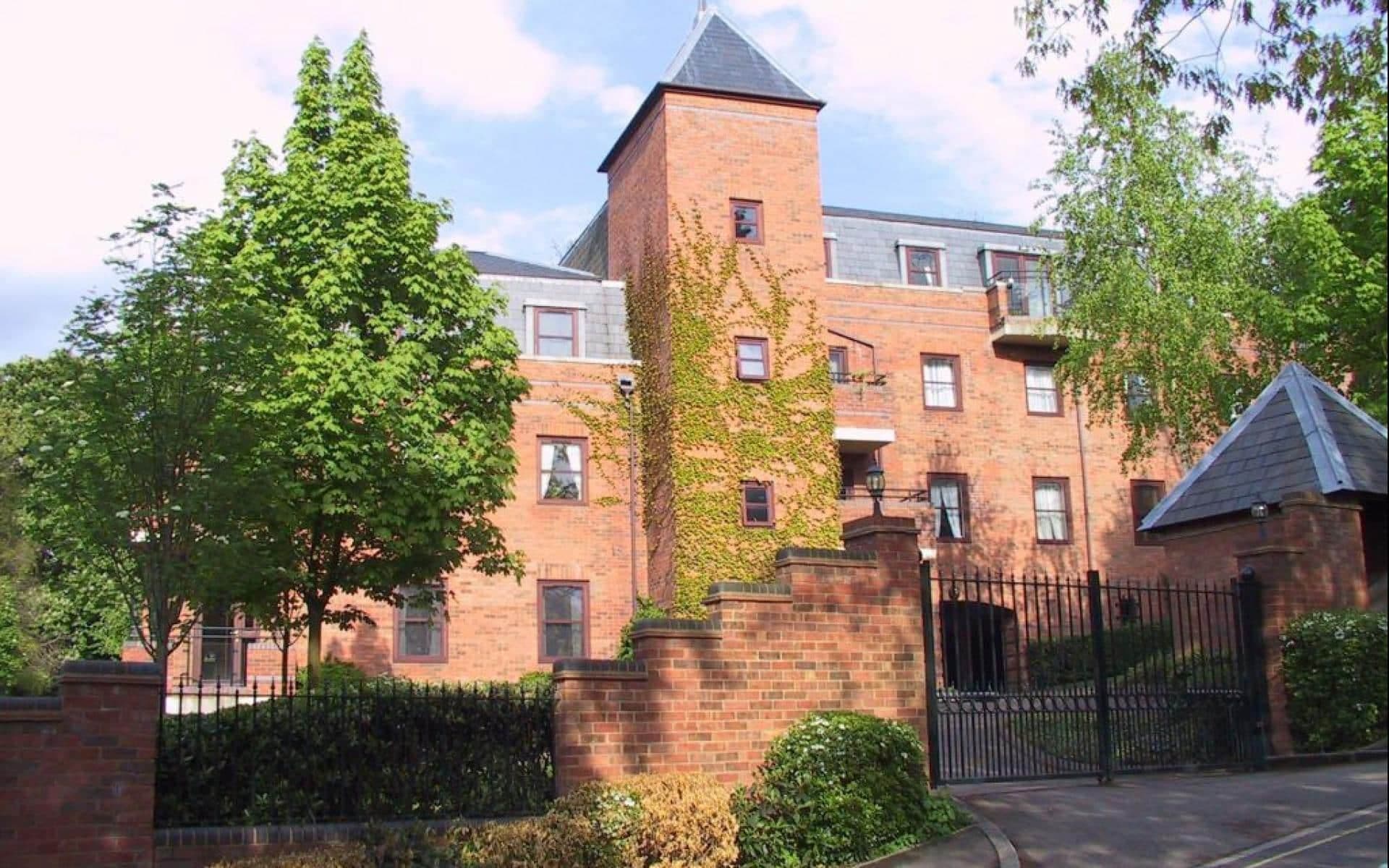 Lychgate Manor, Roxborough Park, Harrow on the Hill, HA1 3YL