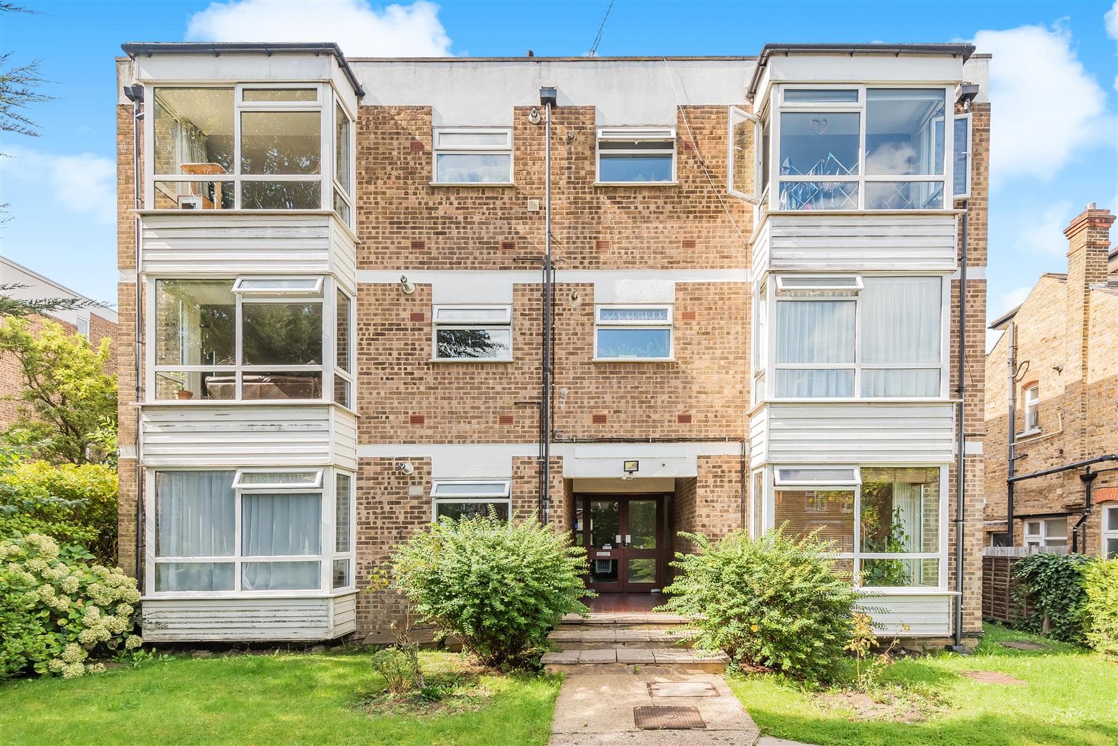 26 Roxborough Park, Harrow on the Hill, Middlesex, HA1 3BL